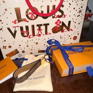 Louis Vuitton Dragonne Key Holder Brown Monogram KeyChain Gold